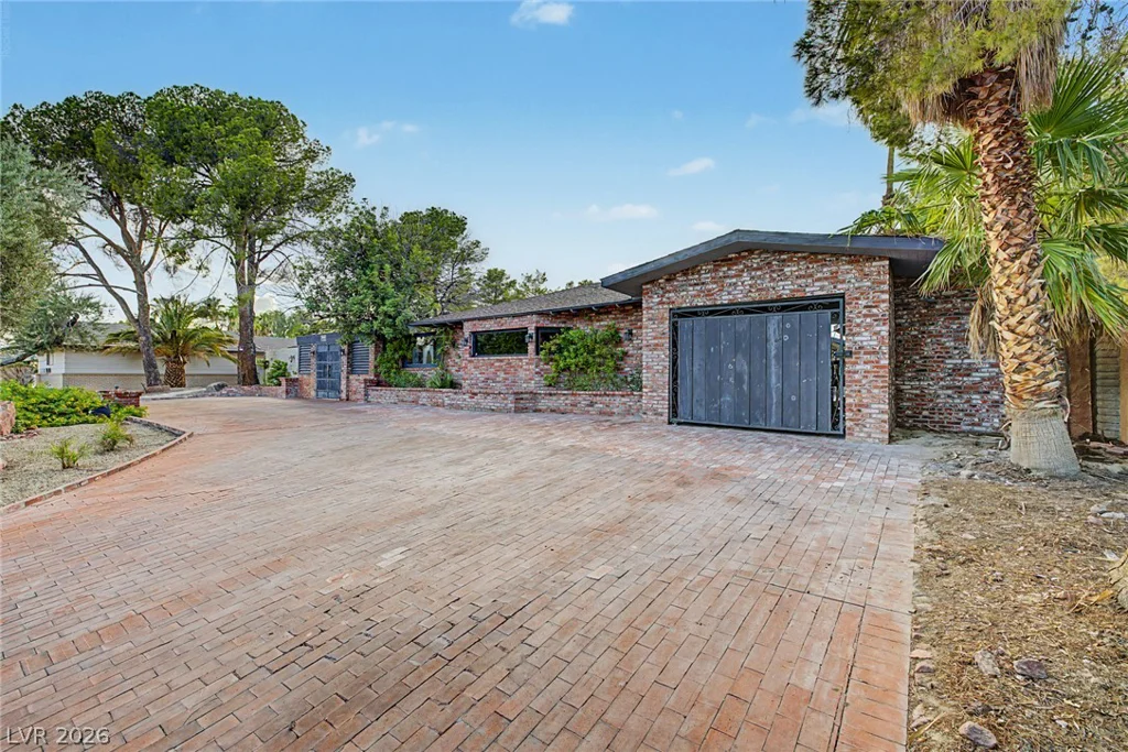 1572 Santa Anita, Las Vegas, NV 89119
