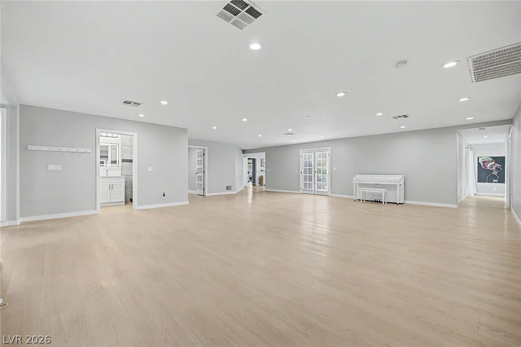 1572 Santa Anita, Las Vegas, NV 89119