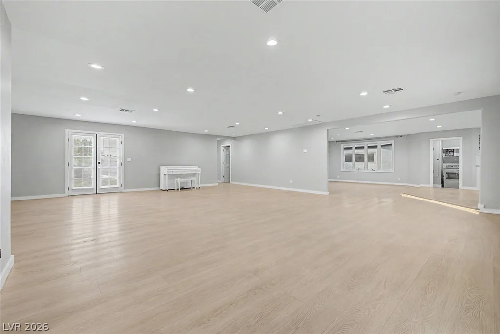 1572 Santa Anita, Las Vegas, NV 89119