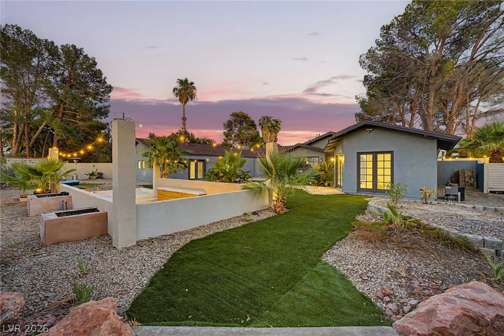 1572 Santa Anita, Las Vegas, NV 89119