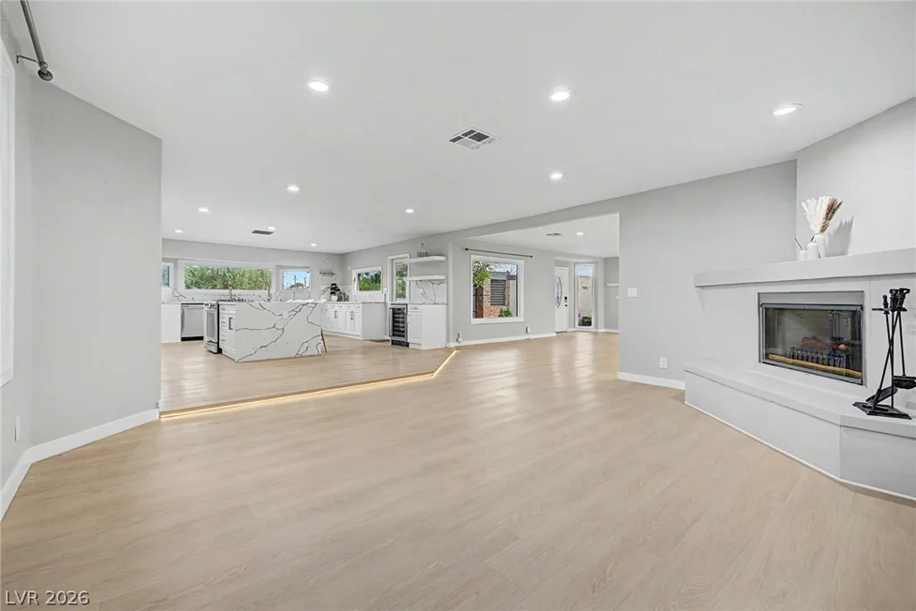 1572 Santa Anita, Las Vegas, NV 89119