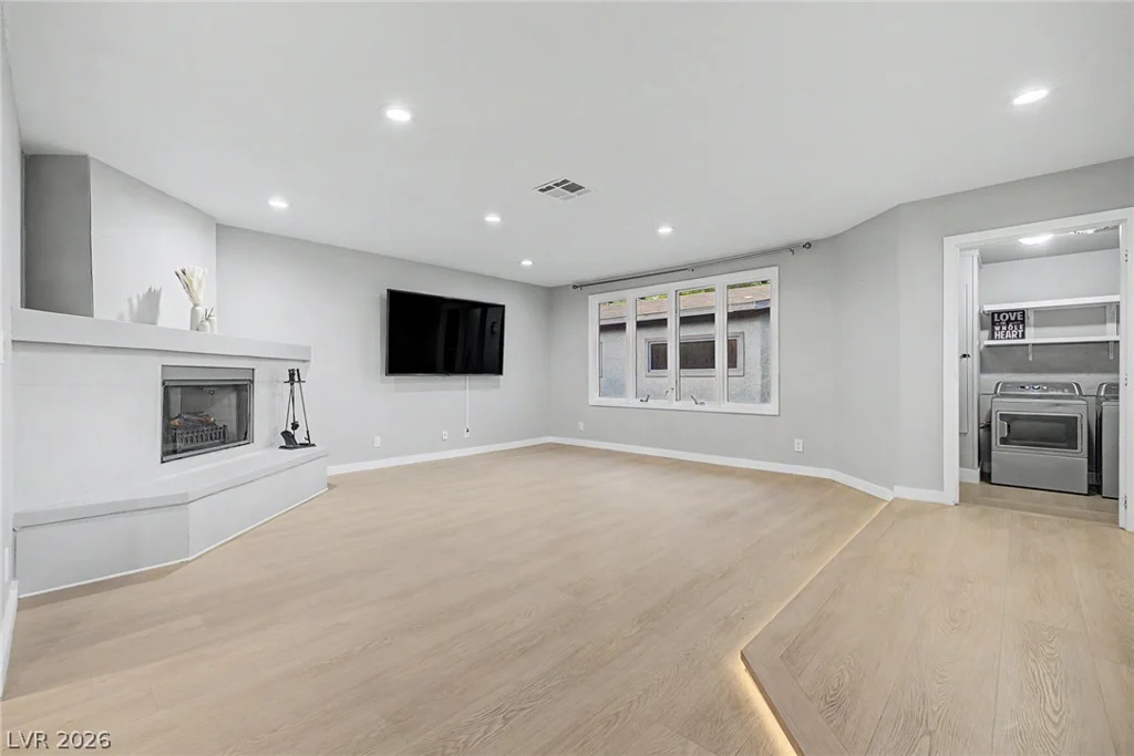 1572 Santa Anita, Las Vegas, NV 89119