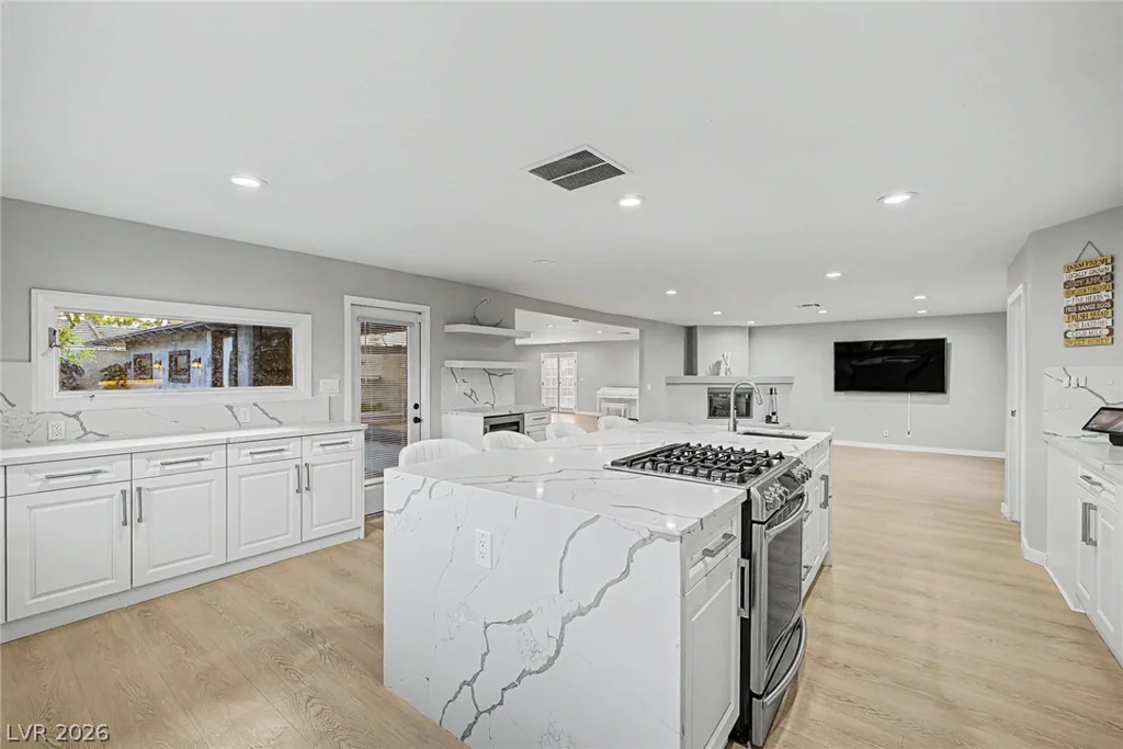 1572 Santa Anita, Las Vegas, NV 89119