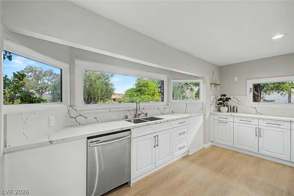 1572 Santa Anita, Las Vegas, NV 89119
