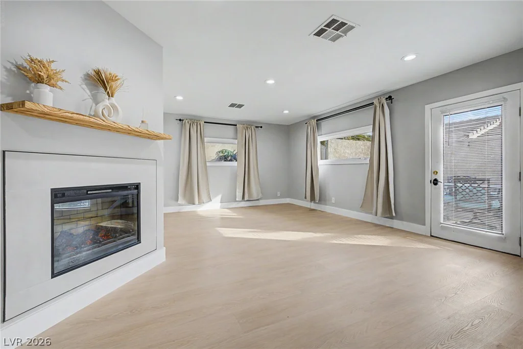 1572 Santa Anita, Las Vegas, NV 89119