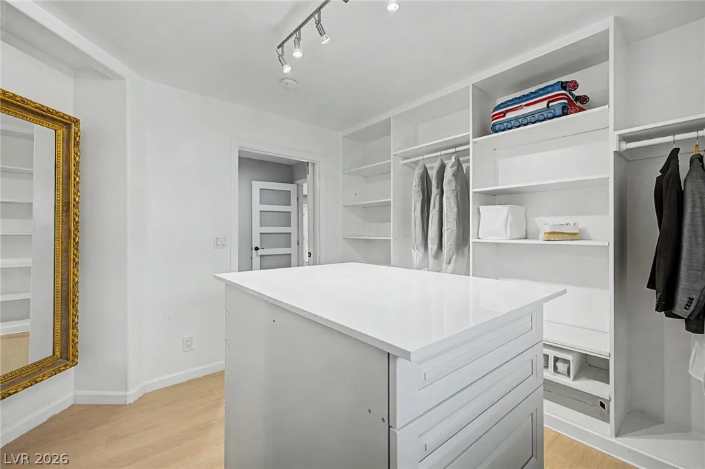 1572 Santa Anita, Las Vegas, NV 89119