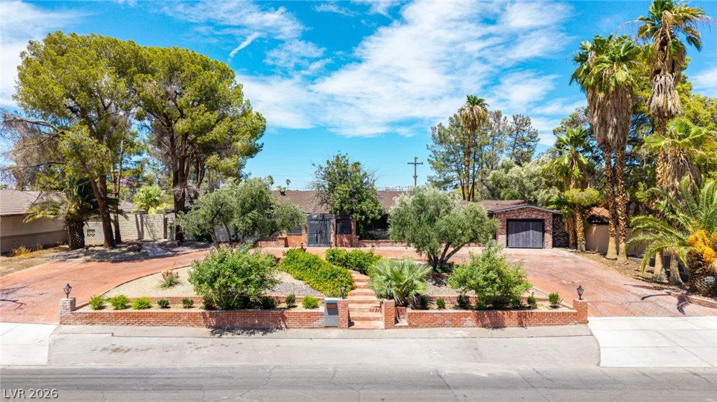 1572 Santa Anita, Las Vegas, NV 89119
