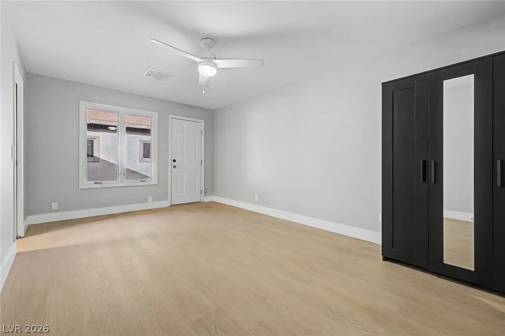 1572 Santa Anita, Las Vegas, NV 89119
