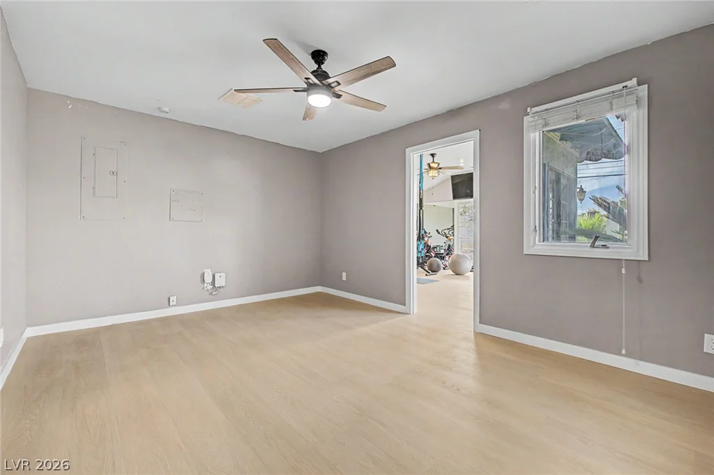 1572 Santa Anita, Las Vegas, NV 89119