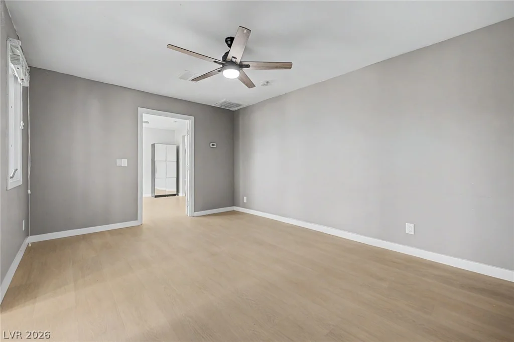 1572 Santa Anita, Las Vegas, NV 89119