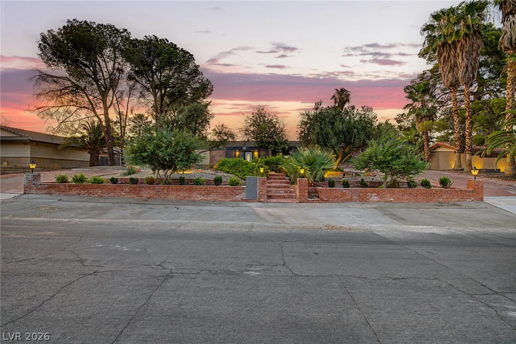 1572 Santa Anita, Las Vegas, NV 89119
