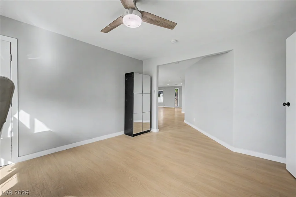 1572 Santa Anita, Las Vegas, NV 89119
