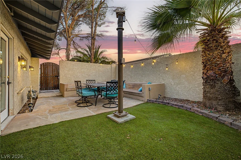 1572 Santa Anita, Las Vegas, NV 89119