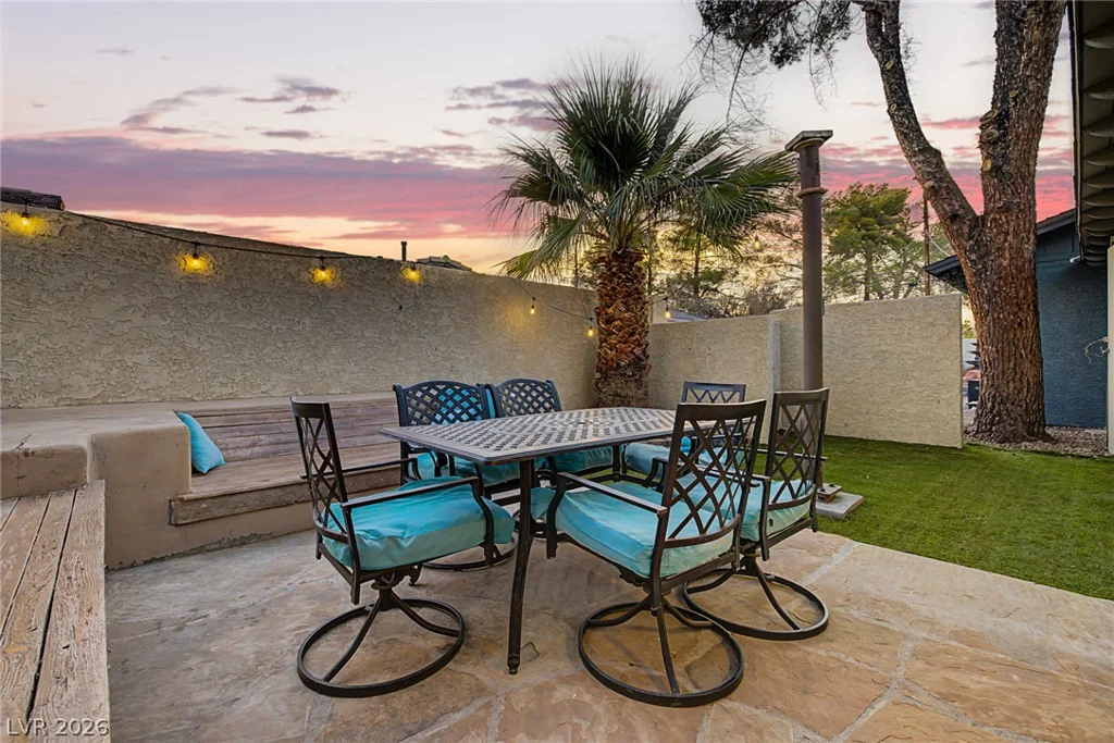1572 Santa Anita, Las Vegas, NV 89119