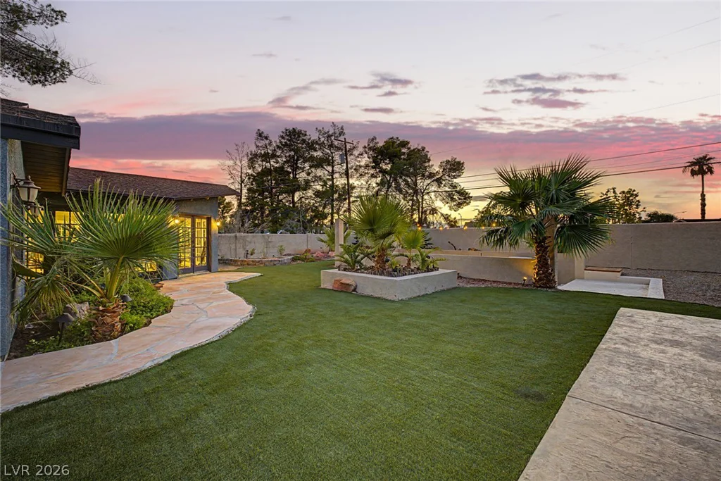 1572 Santa Anita, Las Vegas, NV 89119