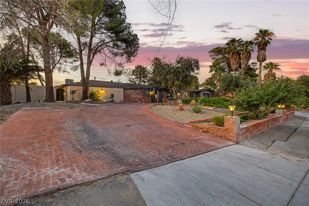 1572 Santa Anita, Las Vegas, NV 89119