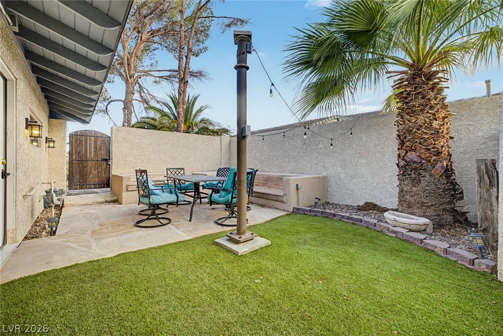 1572 Santa Anita, Las Vegas, NV 89119