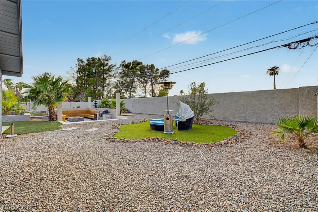 1572 Santa Anita, Las Vegas, NV 89119