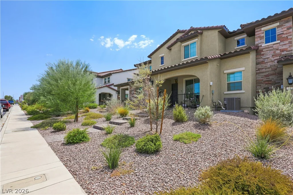 817 Watford, Henderson, NV 89011