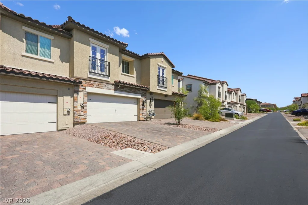 817 Watford, Henderson, NV 89011