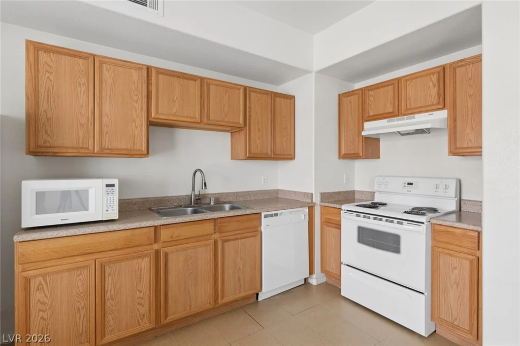 2171 Hussium Hills, Las Vegas, NV 89108