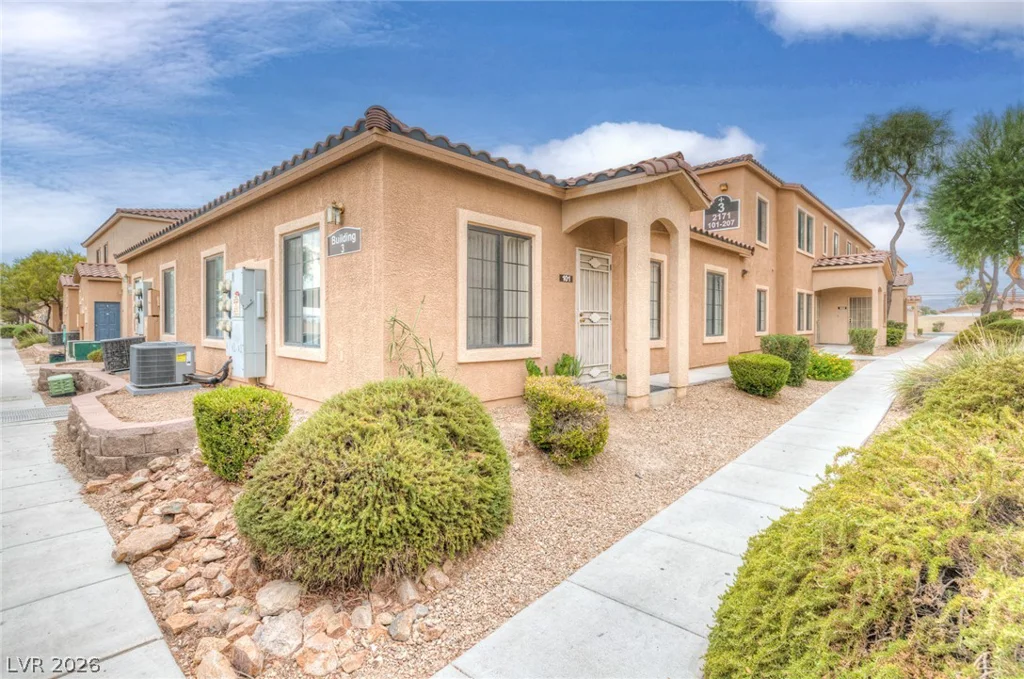 2171 Hussium Hills, Las Vegas, NV 89108
