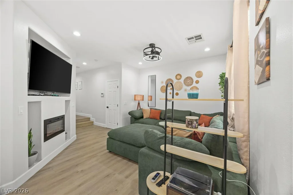 7484 Butterton, Las Vegas, NV 89139