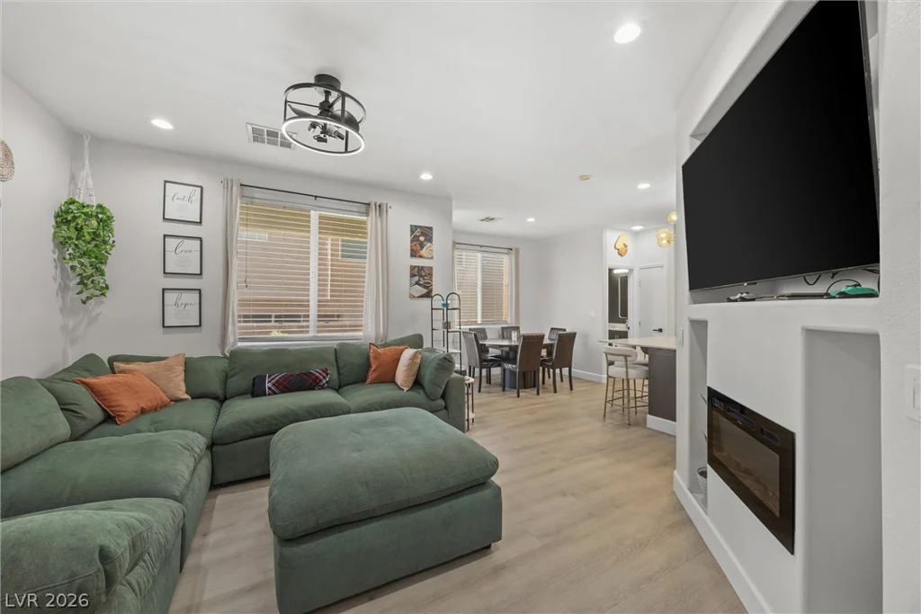 7484 Butterton, Las Vegas, NV 89139
