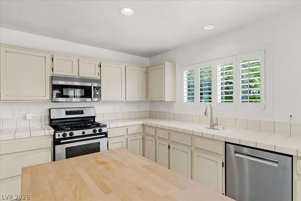 2000 Silverton, Henderson, NV 89074