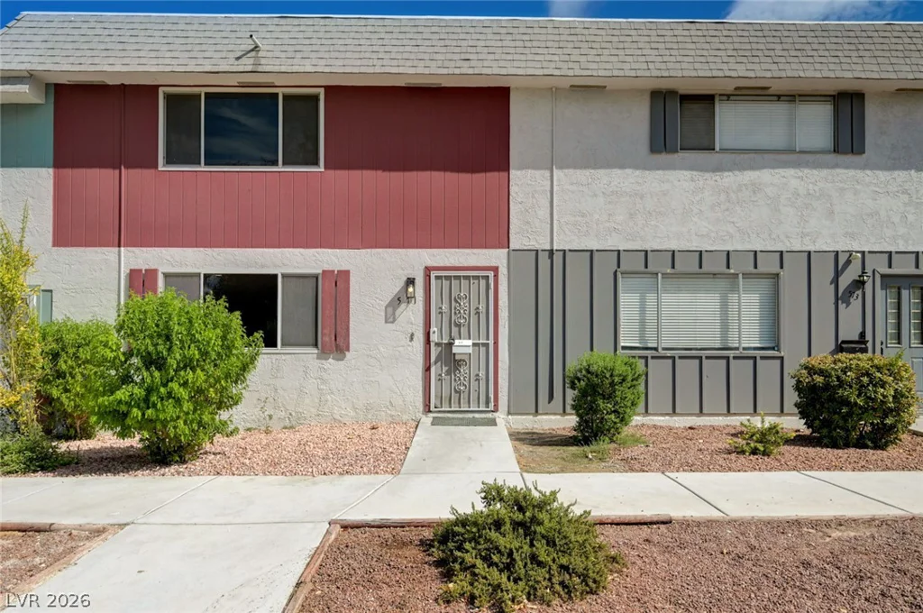 571 Greenbriar Townhouse, Las Vegas, NV 89121