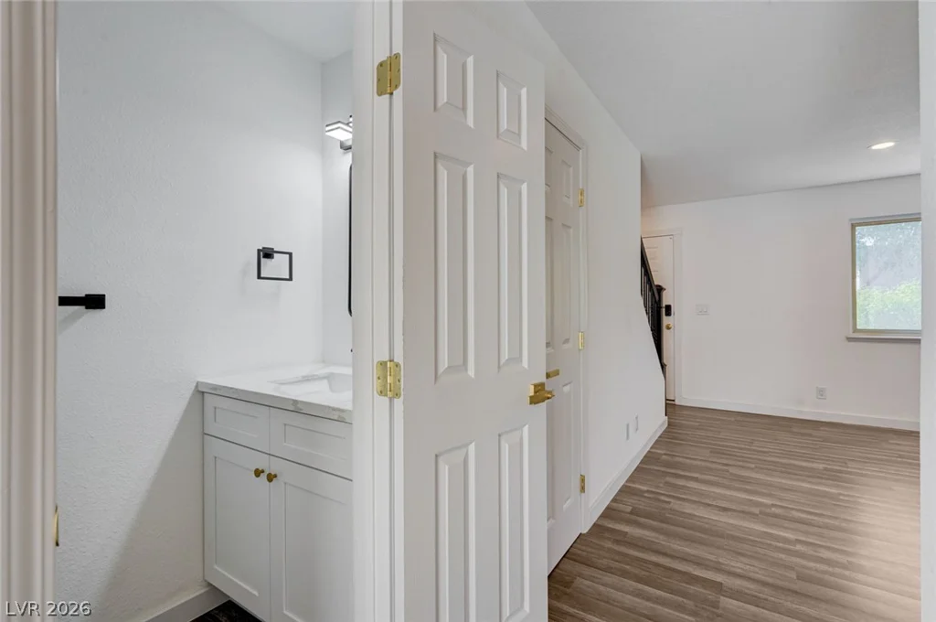 571 Greenbriar Townhouse, Las Vegas, NV 89121