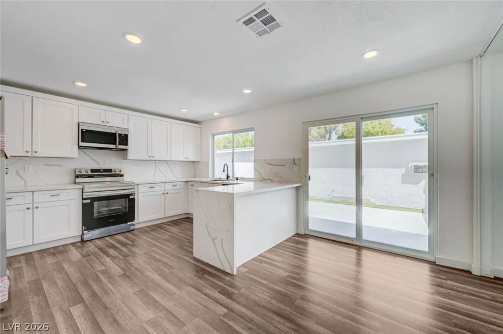 571 Greenbriar Townhouse, Las Vegas, NV 89121