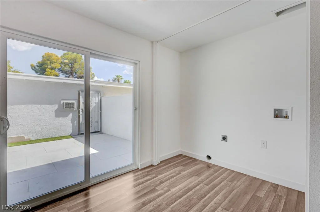 571 Greenbriar Townhouse, Las Vegas, NV 89121