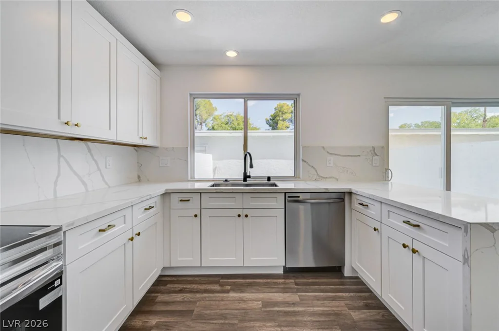 571 Greenbriar Townhouse, Las Vegas, NV 89121