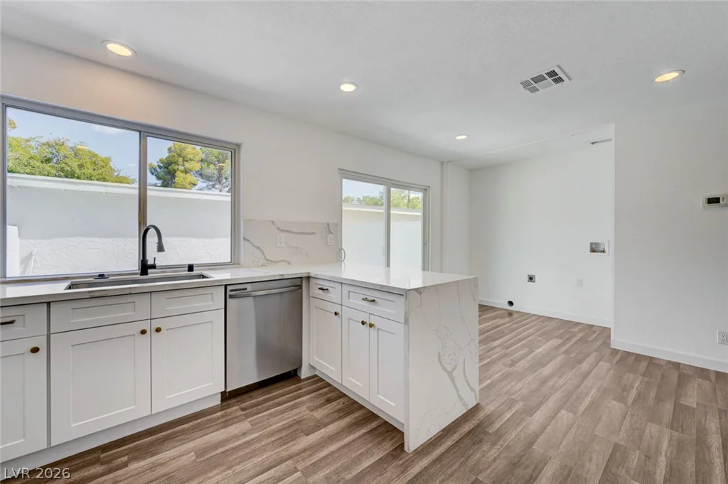 571 Greenbriar Townhouse, Las Vegas, NV 89121