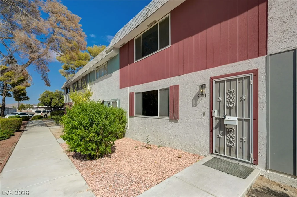 571 Greenbriar Townhouse, Las Vegas, NV 89121