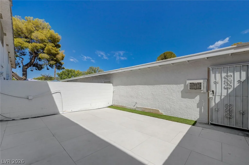 571 Greenbriar Townhouse, Las Vegas, NV 89121