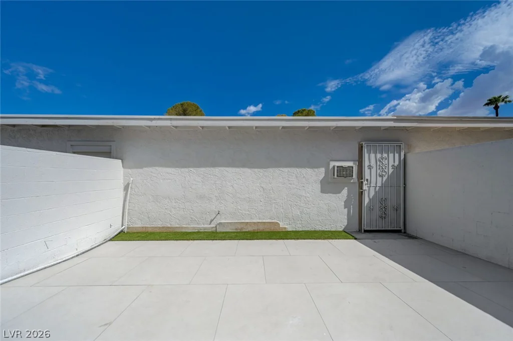 571 Greenbriar Townhouse, Las Vegas, NV 89121