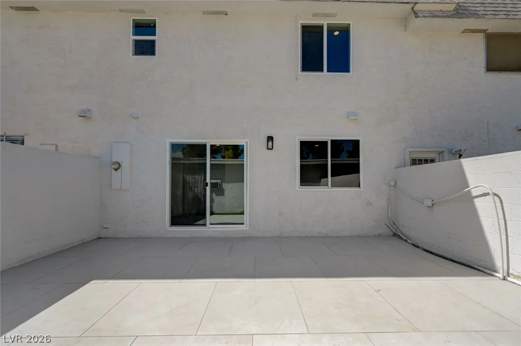 571 Greenbriar Townhouse, Las Vegas, NV 89121