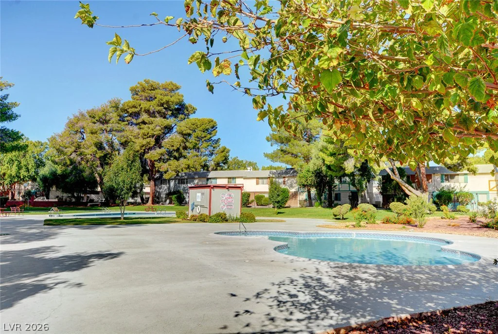 571 Greenbriar Townhouse, Las Vegas, NV 89121