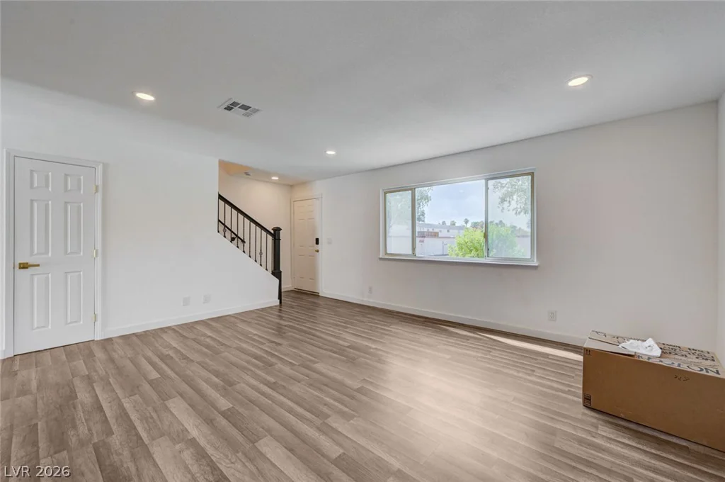 571 Greenbriar Townhouse, Las Vegas, NV 89121