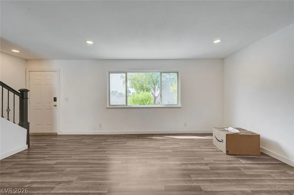 571 Greenbriar Townhouse, Las Vegas, NV 89121