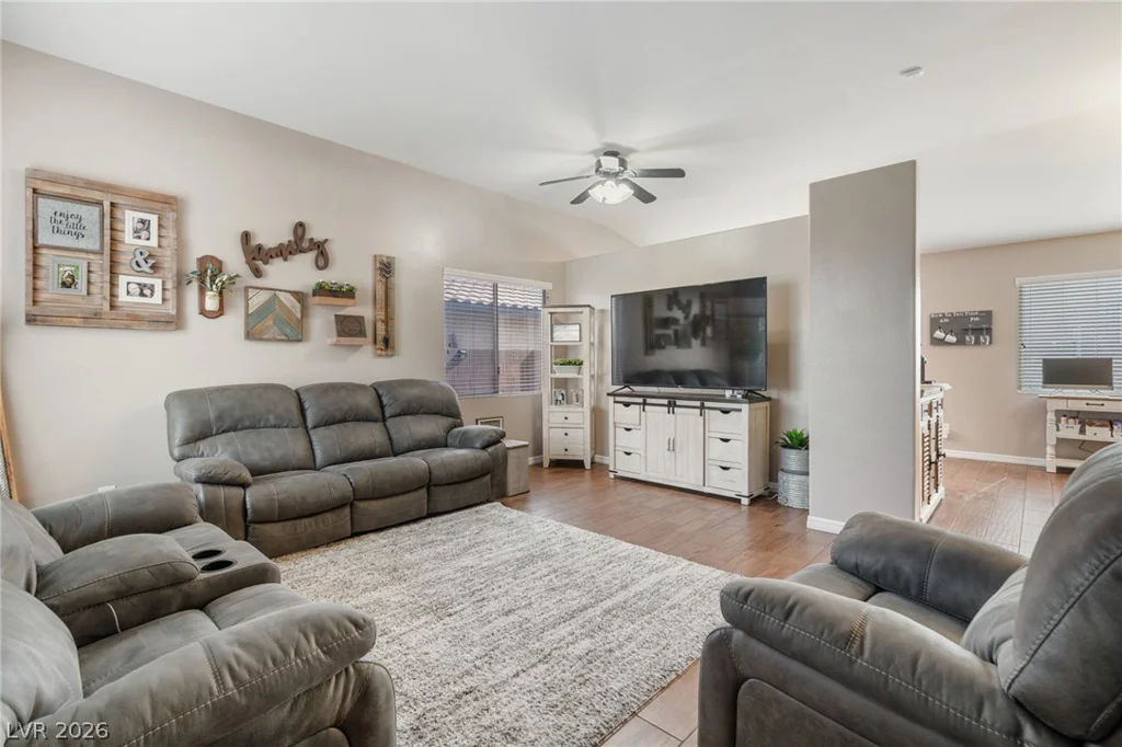 330 Desert Knolls, Henderson, NV 89014