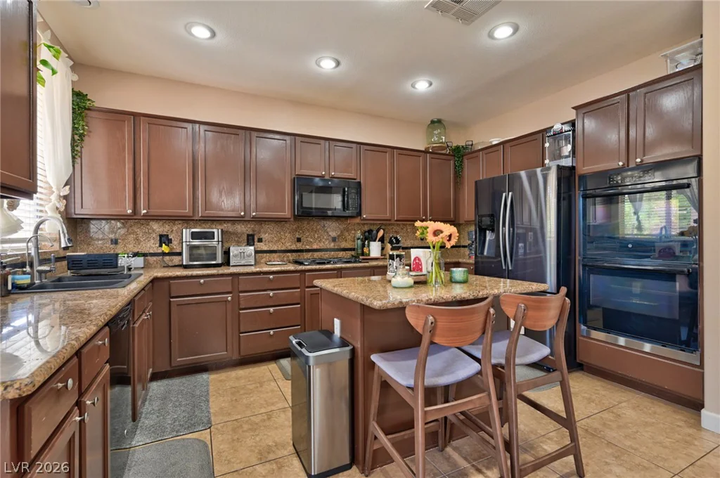 4925 Whisper Lake, Las Vegas, NV 89131