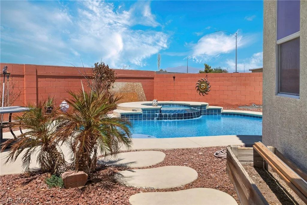 1035 Devon Lake, Las Vegas, NV 89110