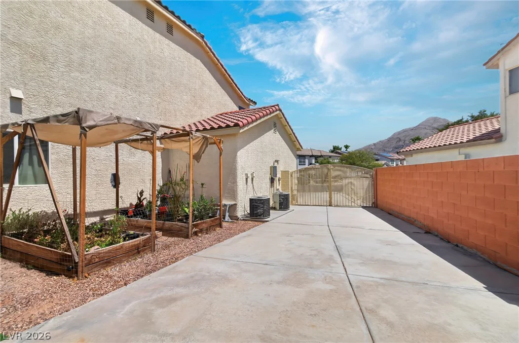 1035 Devon Lake, Las Vegas, NV 89110