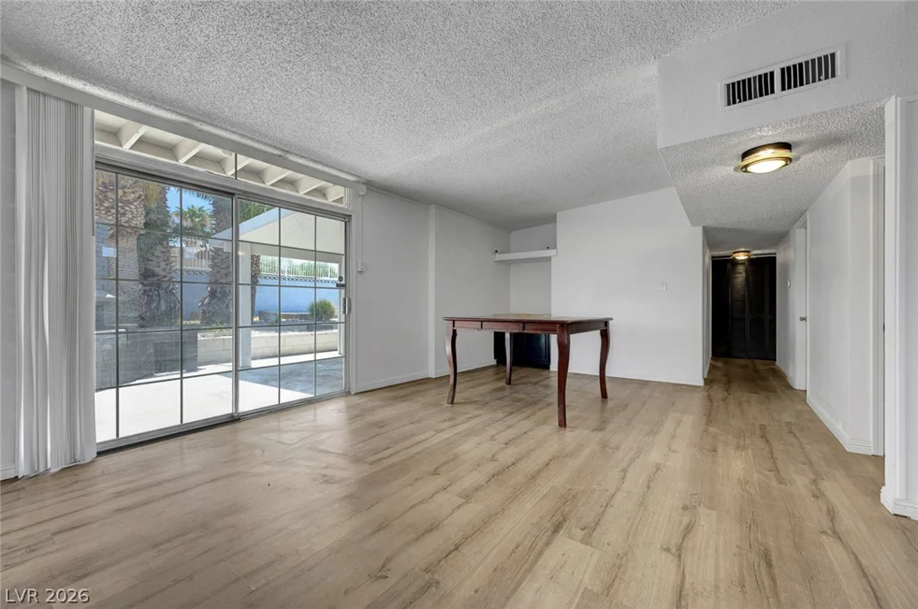 1516 SAN PEDRO, Las Vegas, NV 89104
