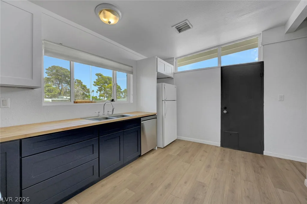1516 SAN PEDRO, Las Vegas, NV 89104