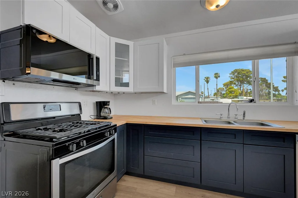 1516 SAN PEDRO, Las Vegas, NV 89104