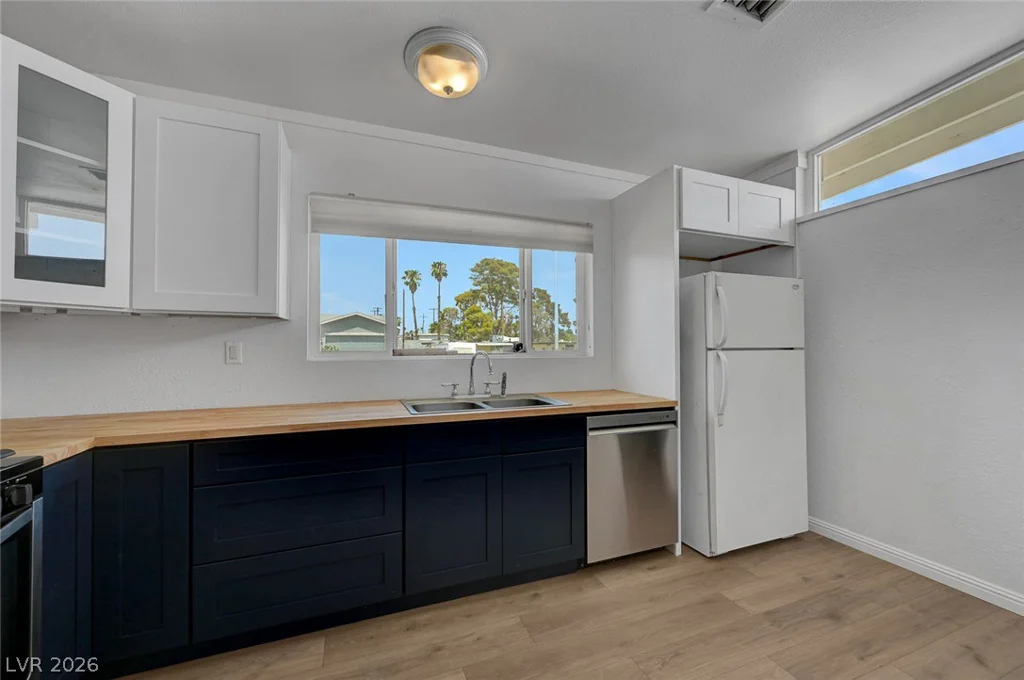 1516 SAN PEDRO, Las Vegas, NV 89104